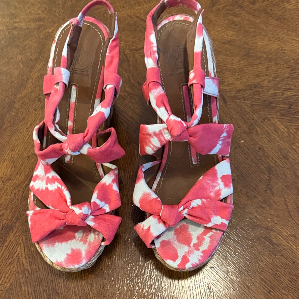 Pink Tie-Dye New Directions Bow Sandals size 7.5